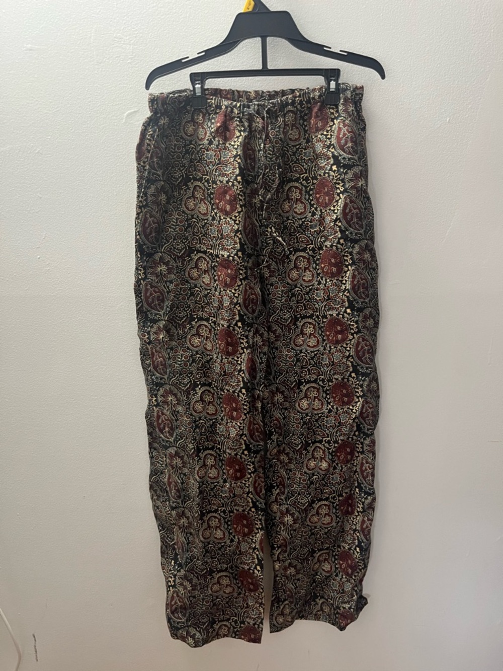 Womens Patterned Drawstring Lounge Pants in Black and Brown